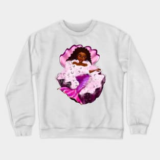 Mermaid spa day in Oyster clam shell 2 - Black anime mermaid in bubble bath. Pretty black girl with Afro hair, green eyes, Cherry pink lips and dark brown skin. Hair love ! Crewneck Sweatshirt